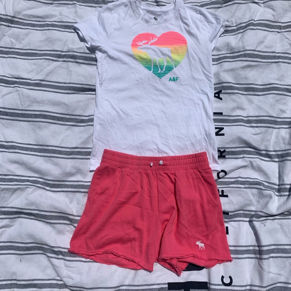 Girls Abercrombie kids shorts and tee shirt